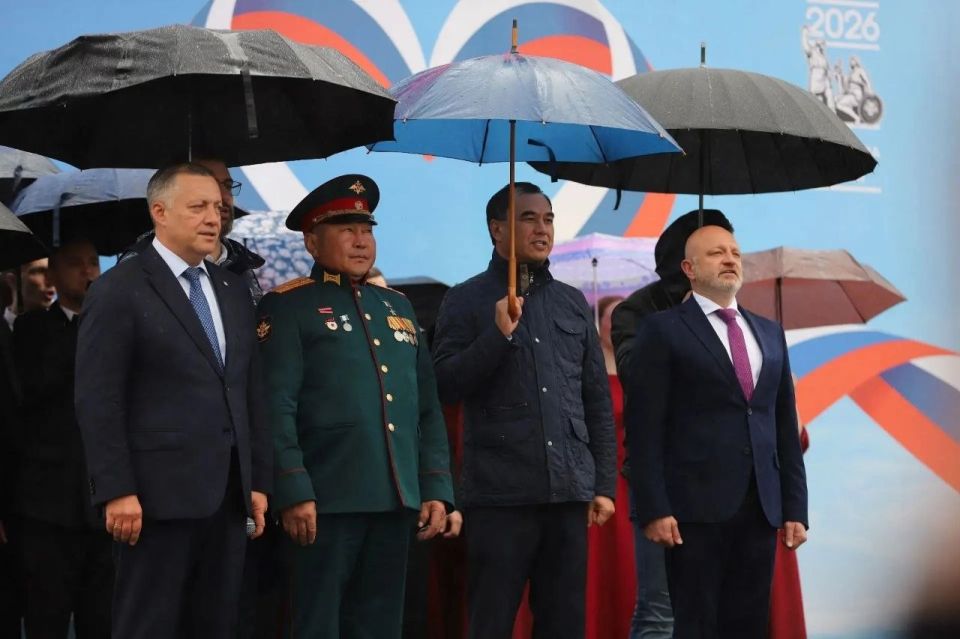 Иркутск отметил День России концертом и 50-метровым флагом Иркутск отметил День России концертом и 50-метровым флагом