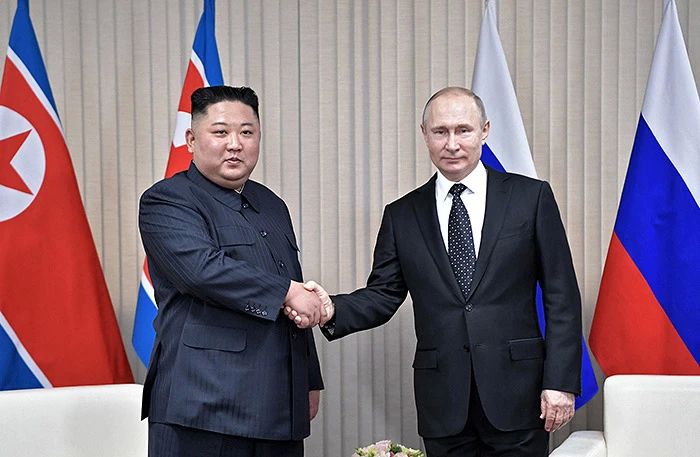 Ким Чен Ын направил поздравление Путину по случаю Дня России, пожелав успехов и побед на пути народа, сообщает ЦТАК
