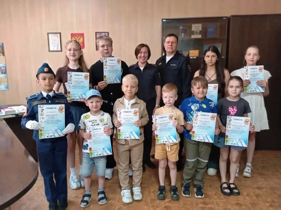 Автоинспекторы Усолья-Сибирского провели конкурс детского творчества, приуроченный к 90-летию Госавтоинспекции Автоинспекторы Усолья-Сибирского провели конкурс детского творчества, приуроченный к 90-летию Госавтоинспекции