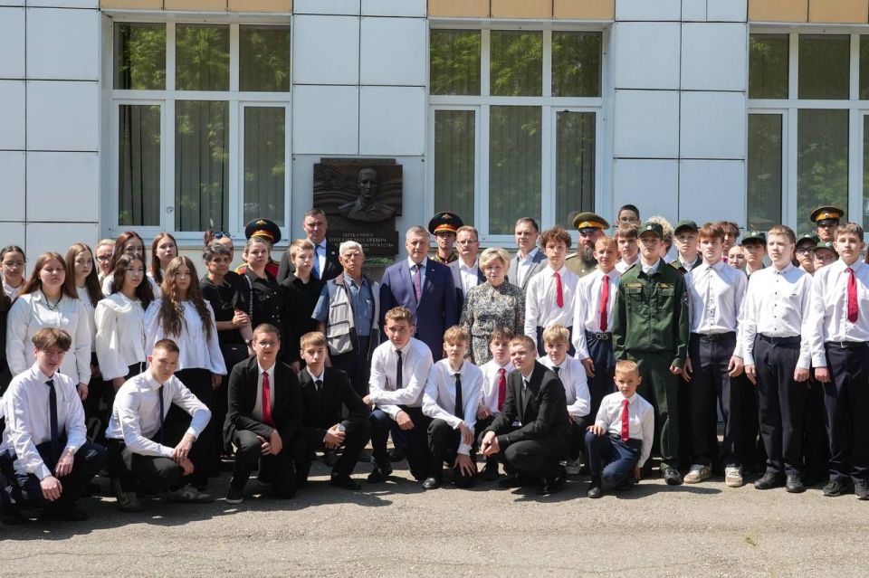 В Иркутске открыли мемориальную доску герою СВО Михаилу Макаревичу