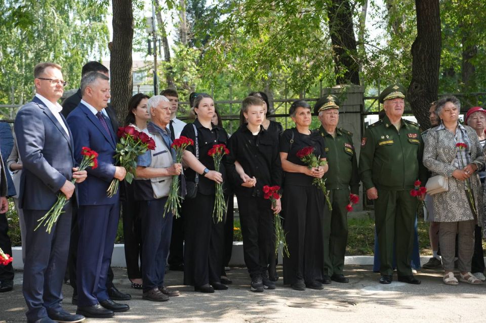 В Иркутске открыли мемориальную доску герою СВО Михаилу Макаревичу В Иркутске открыли мемориальную доску герою СВО Михаилу Макаревичу