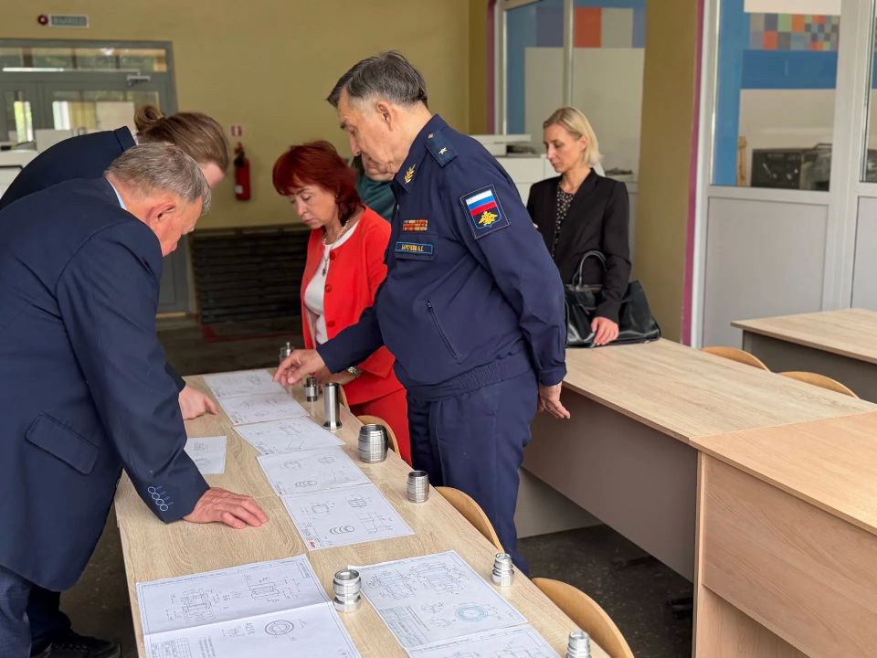 Представители Высшего совета при Губернаторе побывали в Иркутском техникуме авиастроения и материалообработки (ИТАМ) и новой школе № 58 Представители Высшего совета при Губернаторе побывали в Иркутском техникуме авиастроения и материалообработки (ИТАМ) и новой школе № 58