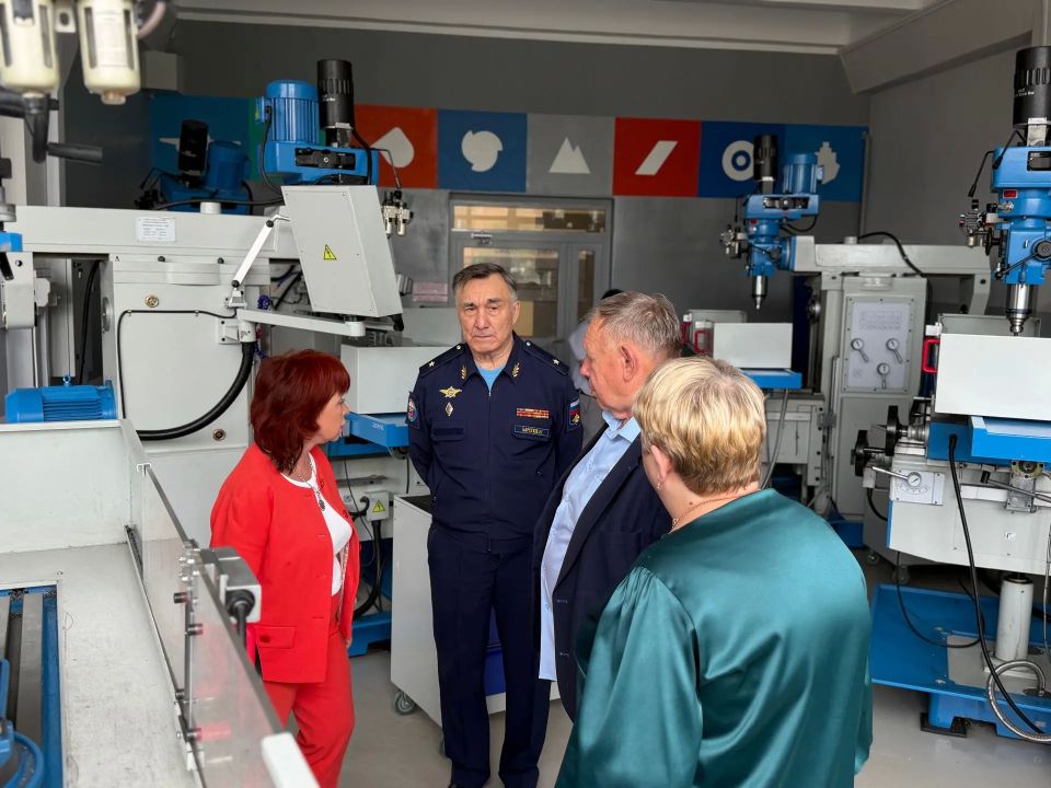 Представители Высшего совета при Губернаторе побывали в Иркутском техникуме авиастроения и материалообработки (ИТАМ) и новой школе № 58 Представители Высшего совета при Губернаторе побывали в Иркутском техникуме авиастроения и материалообработки (ИТАМ) и новой школе № 58