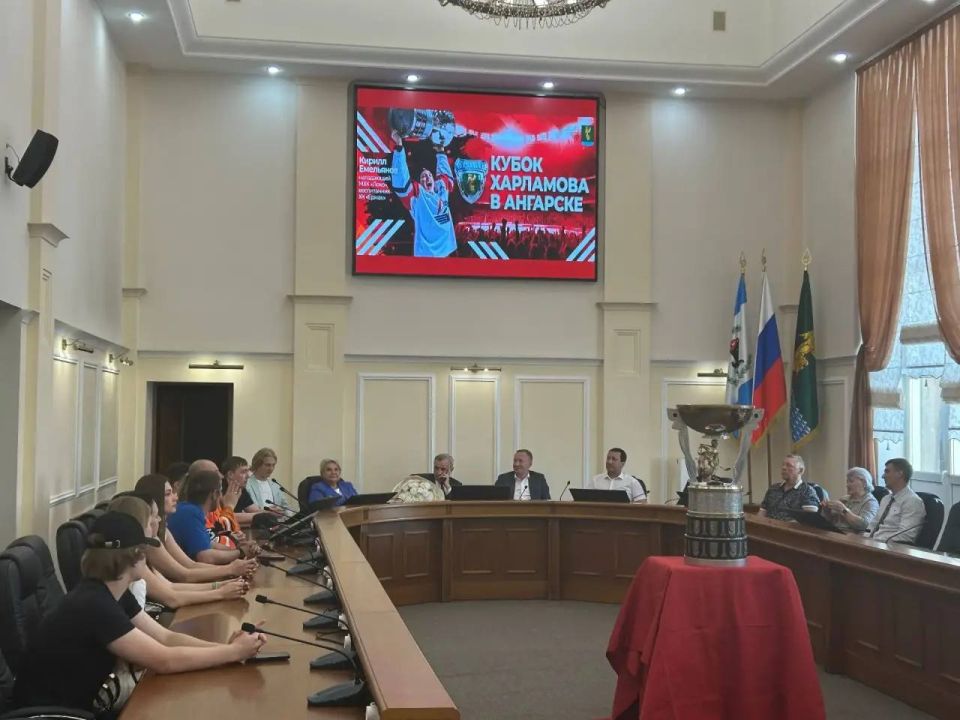 Сергей Петров: Хоккей – один из самых популярных и востребованных видов спорта в Ангарске Сергей Петров: Хоккей – один из самых популярных и востребованных видов спорта в Ангарске