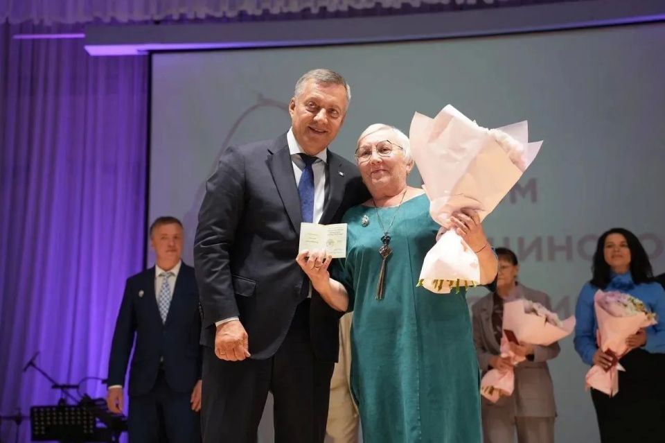 Глава региона Игорь Кобзев вручил государственные и ведомственные награды медицинским работникам Иркутской области Глава региона Игорь Кобзев вручил государственные и ведомственные награды медицинским работникам Иркутской области