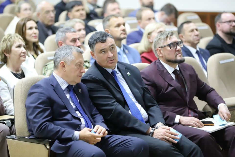 Руслан Болотов: На XXXII Конференции Иркутского регионального отделения «Единой России» избрали делегатов на XXIII Съезд партии, который пройдёт в конце июня в Москве Руслан Болотов: На XXXII Конференции Иркутского регионального отделения «Единой России» избрали делегатов на XXIII Съезд партии, который пройдёт в конце июня в Москве