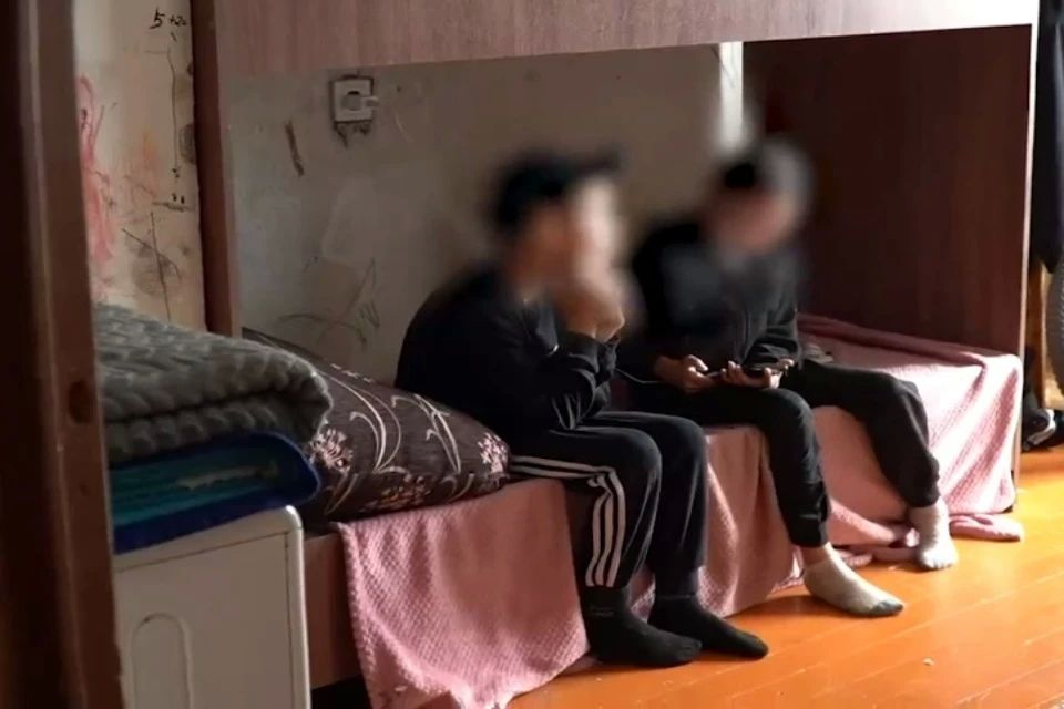 В Улан-Удэ полиция изъяла из семьи восемь детей В Улан-Удэ полиция изъяла из семьи восемь детей
