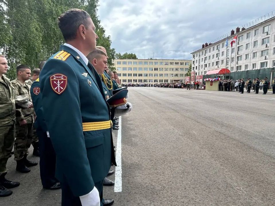 Сергей Петров: Наш округ гордится воинскими подразделениями, которые дислоцированы на территории Сергей Петров: Наш округ гордится воинскими подразделениями, которые дислоцированы на территории