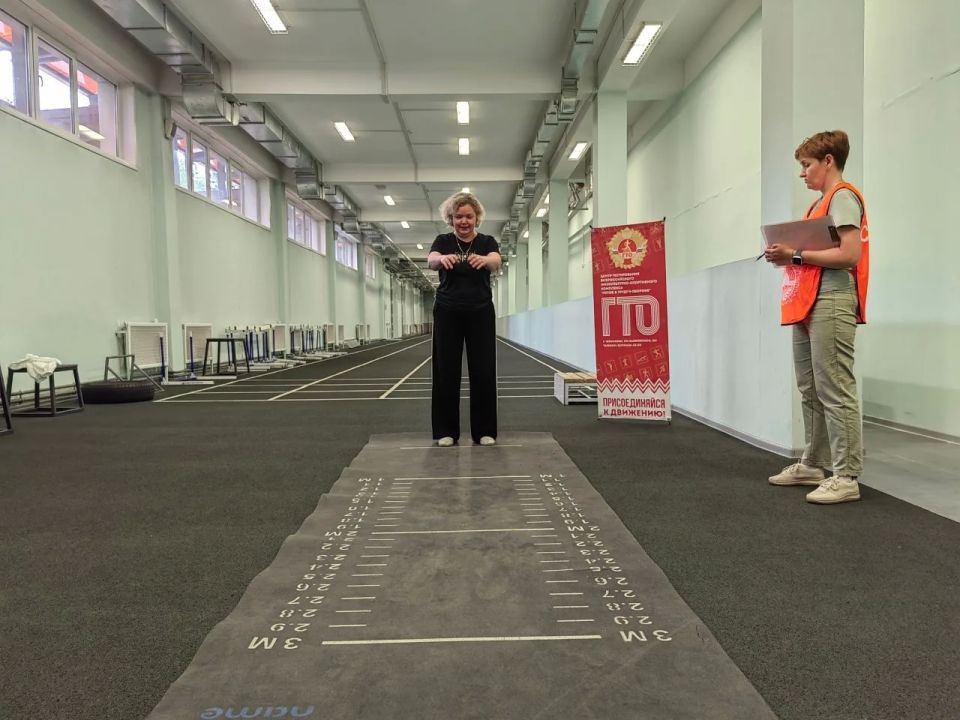 На этой неделе нормативы Всероссийского физкультурно-спортивного комплекса «Готов к труду и обороне» выполняли коллективы Техникума отраслевых технологий и сервиса поселка Подгорный и Зиминской городской больницы, юные... На этой неделе нормативы Всероссийского физкультурно-спортивного комплекса «Готов к труду и обороне» выполняли коллективы Техникума отраслевых технологий и сервиса поселка Подгорный и Зиминской городской больницы, юные...