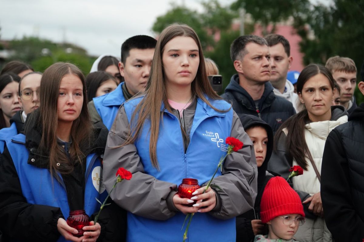 Иркутск зажег 10 тысяч свечей в память о Великой Победе Иркутск зажег 10 тысяч свечей в память о Великой Победе