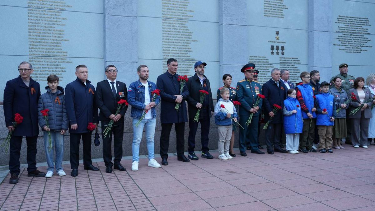 В Иркутске зажгли 10 тысяч свечей в память о Героях войны В Иркутске зажгли 10 тысяч свечей в память о Героях войны