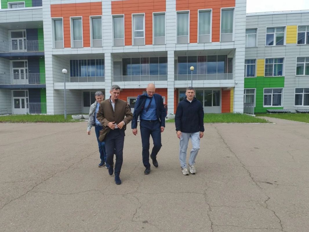 «Бокс в школу»: новый этап спортивной жизни микрорайона Китой! «Бокс в школу»: новый этап спортивной жизни микрорайона Китой!