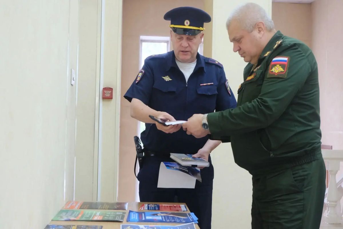 В Иркутске полицейские и военные комиссариаты провели серию встреч с гражданами по профилактике мошенничества В Иркутске полицейские и военные комиссариаты провели серию встреч с гражданами по профилактике мошенничества