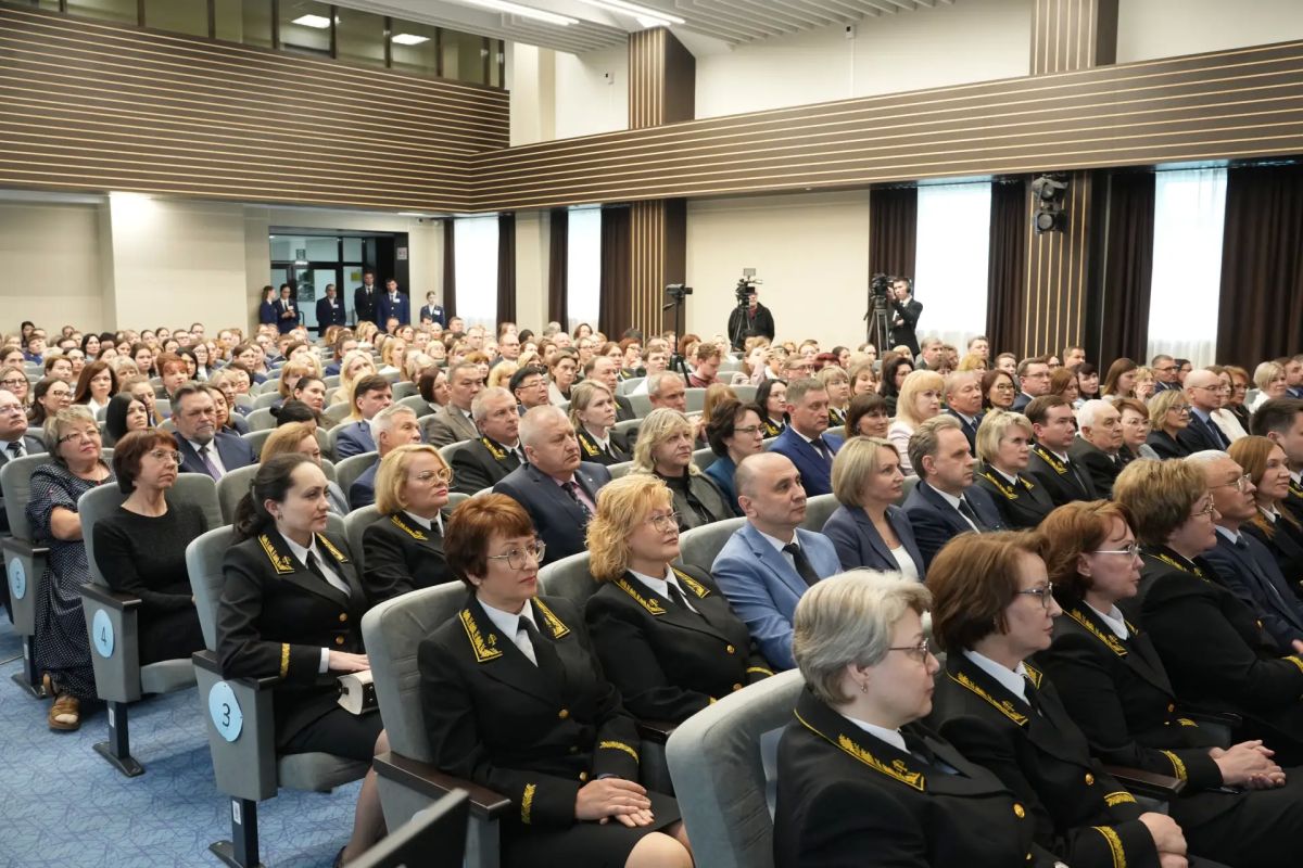 Губернатор Иркутской области от имени Правительства и всех жителей региона поздравил с назначением нового председателя Иркутского областного суда Губернатор Иркутской области от имени Правительства и всех жителей региона поздравил с назначением нового председателя Иркутского областного суда