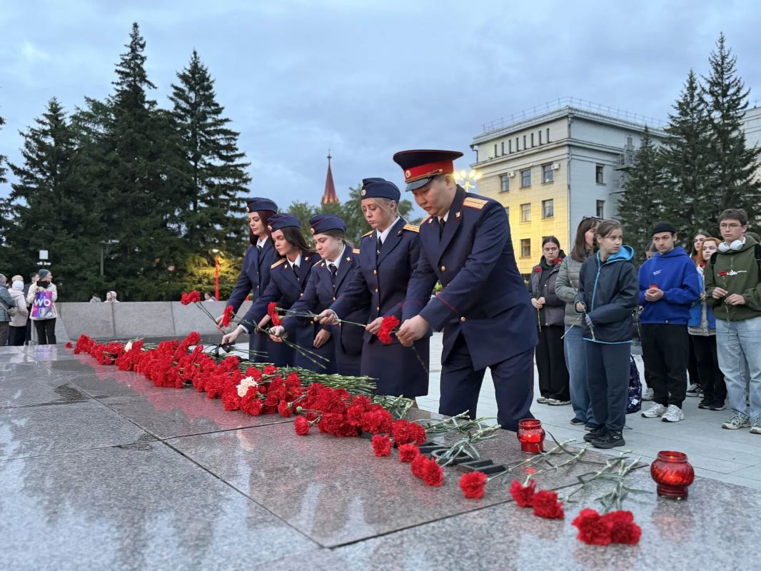 В Иркутске сотрудники СК приняли участие во Всероссийских акциях, приуроченных ко Дню памяти и скорби В Иркутске сотрудники СК приняли участие во Всероссийских акциях, приуроченных ко Дню памяти и скорби
