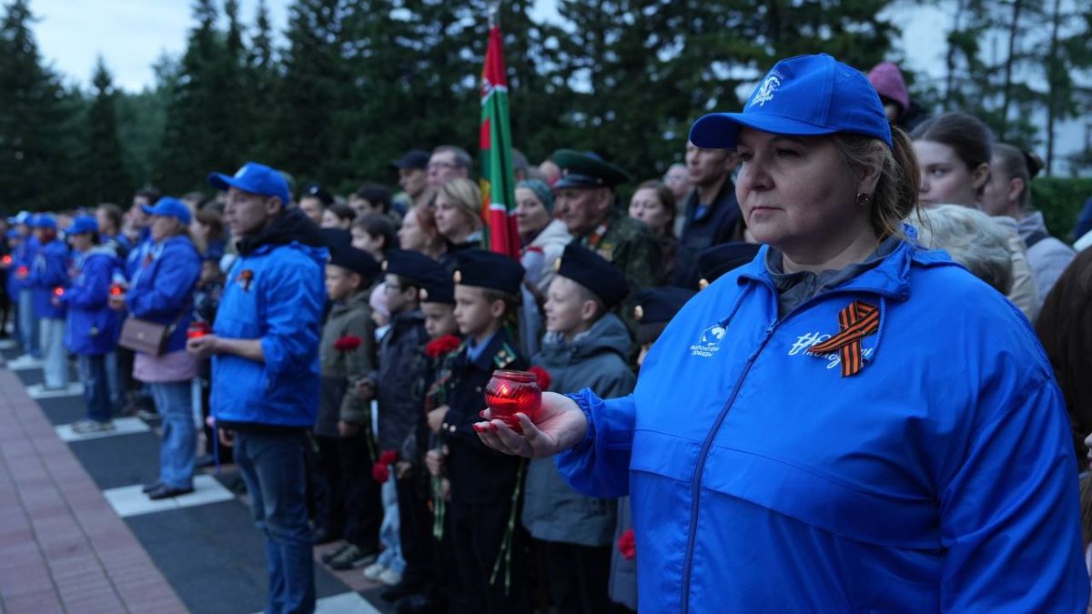 В Иркутске зажгли 10 тысяч свечей в память о Героях войны В Иркутске зажгли 10 тысяч свечей в память о Героях войны
