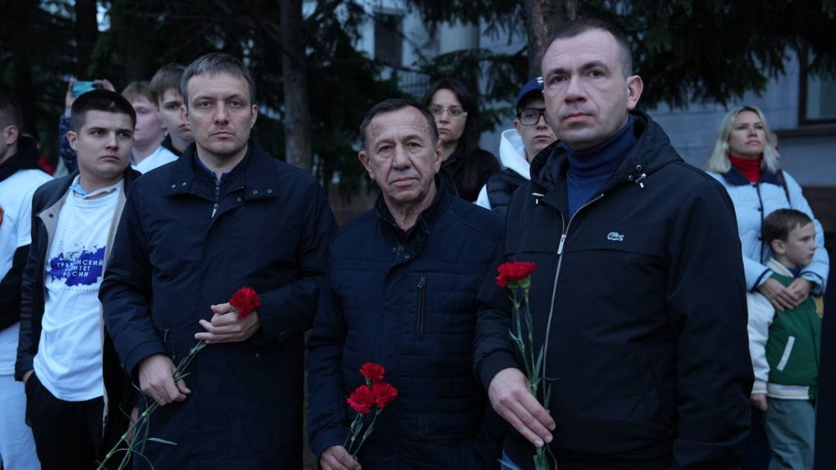 В Иркутске зажгли 10 тысяч свечей в память о Героях войны В Иркутске зажгли 10 тысяч свечей в память о Героях войны