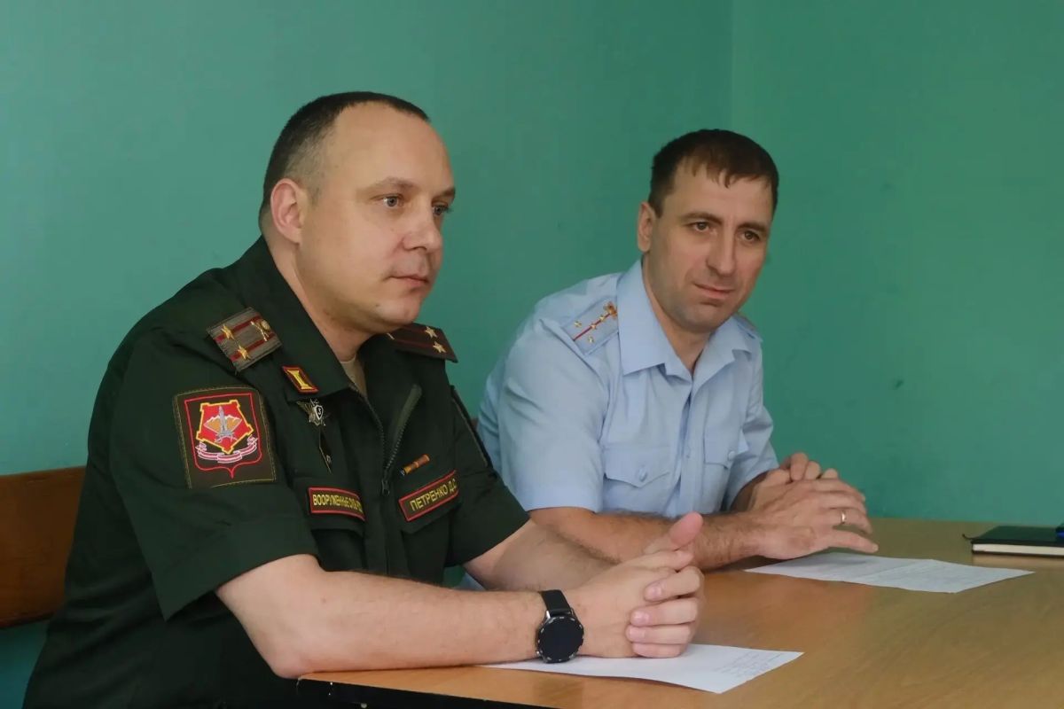 В Иркутске полицейские и военные комиссариаты провели серию встреч с гражданами по профилактике мошенничества В Иркутске полицейские и военные комиссариаты провели серию встреч с гражданами по профилактике мошенничества