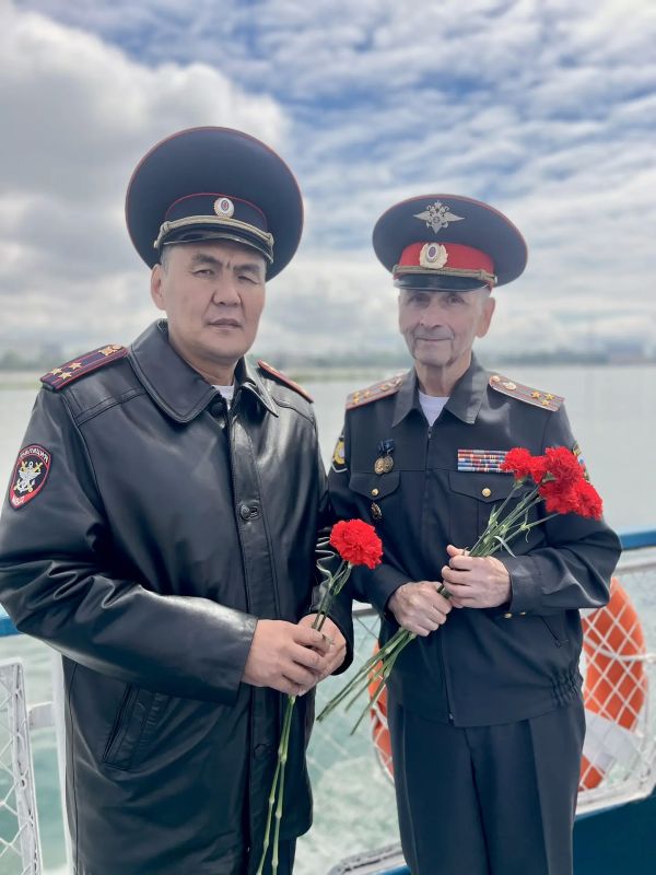 «Венок Памяти» спустили на воду реки Ангары в Иркутске в рамках патриотических мероприятий, посвященных Дню памяти и скорби «Венок Памяти» спустили на воду реки Ангары в Иркутске в рамках патриотических мероприятий, посвященных Дню памяти и скорби