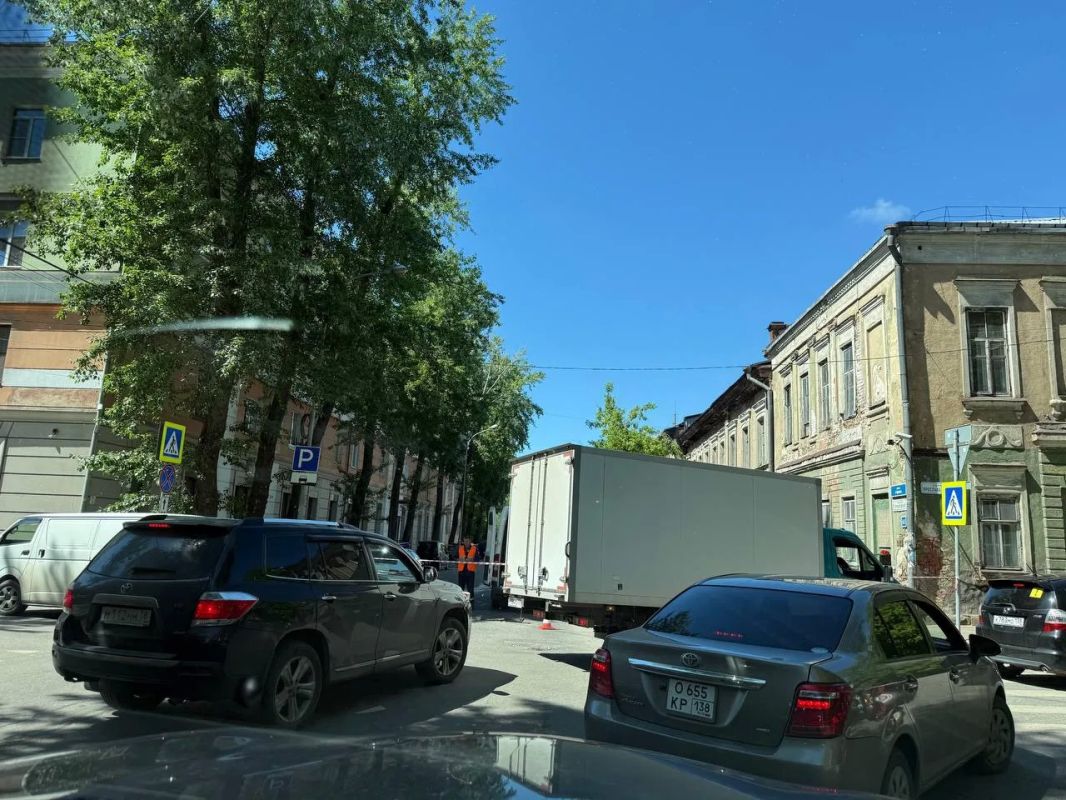 В Иркутске из-за аварии на водопроводе закрыли участок улицы 5-й Армии В Иркутске из-за аварии на водопроводе закрыли участок улицы 5-й Армии