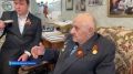Активисты федерального общественного проекта «Родина — мы» навестили в Иркутске участника Великой Отечественной войны, бывшего узника гетто Александра Табачника