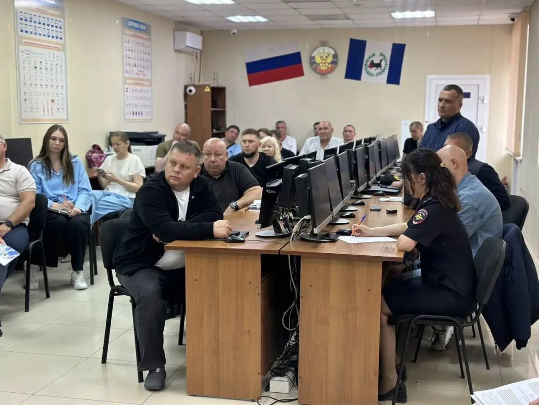 В Иркутске сотрудники Госавтоинспекции провели рабочую встречу с представителями автошкол В Иркутске сотрудники Госавтоинспекции провели рабочую встречу с представителями автошкол