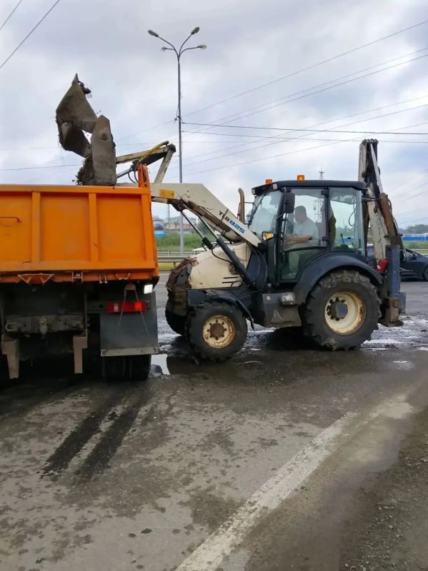 Покос травы, уборка дорог, тротуаров и остановок продолжается во всех районах Иркутска Покос травы, уборка дорог, тротуаров и остановок продолжается во всех районах Иркутска