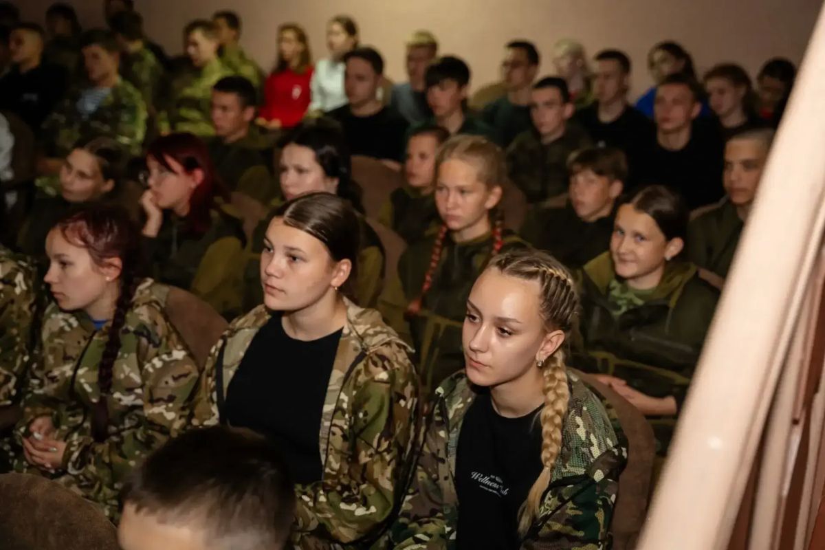 Участники «Зарницы 2.0» встретились с Евгением Косолаповым Участники «Зарницы 2.0» встретились с Евгением Косолаповым
