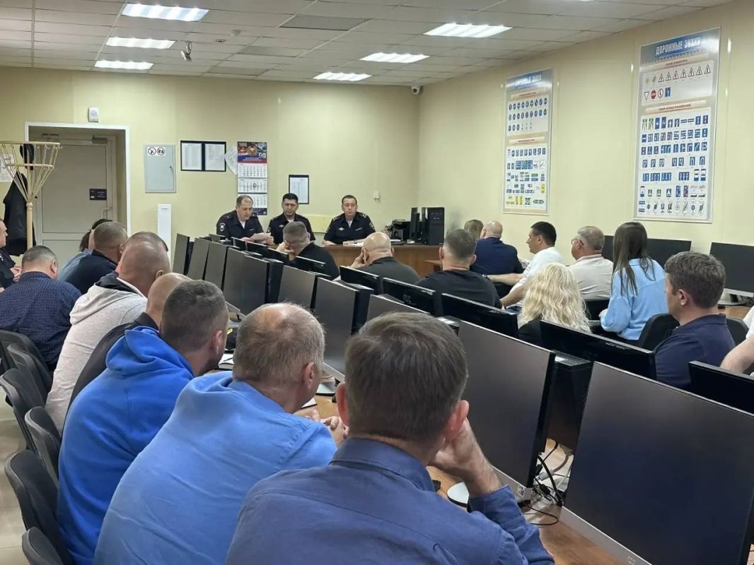 В Иркутске сотрудники Госавтоинспекции провели рабочую встречу с представителями автошкол В Иркутске сотрудники Госавтоинспекции провели рабочую встречу с представителями автошкол