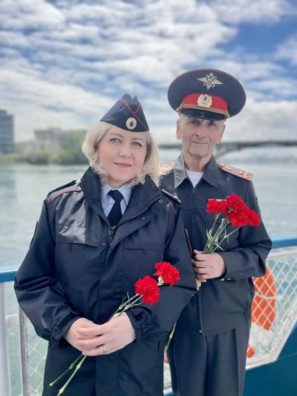 «Венок Памяти» спустили на воду реки Ангары в Иркутске в рамках патриотических мероприятий, посвященных Дню памяти и скорби «Венок Памяти» спустили на воду реки Ангары в Иркутске в рамках патриотических мероприятий, посвященных Дню памяти и скорби