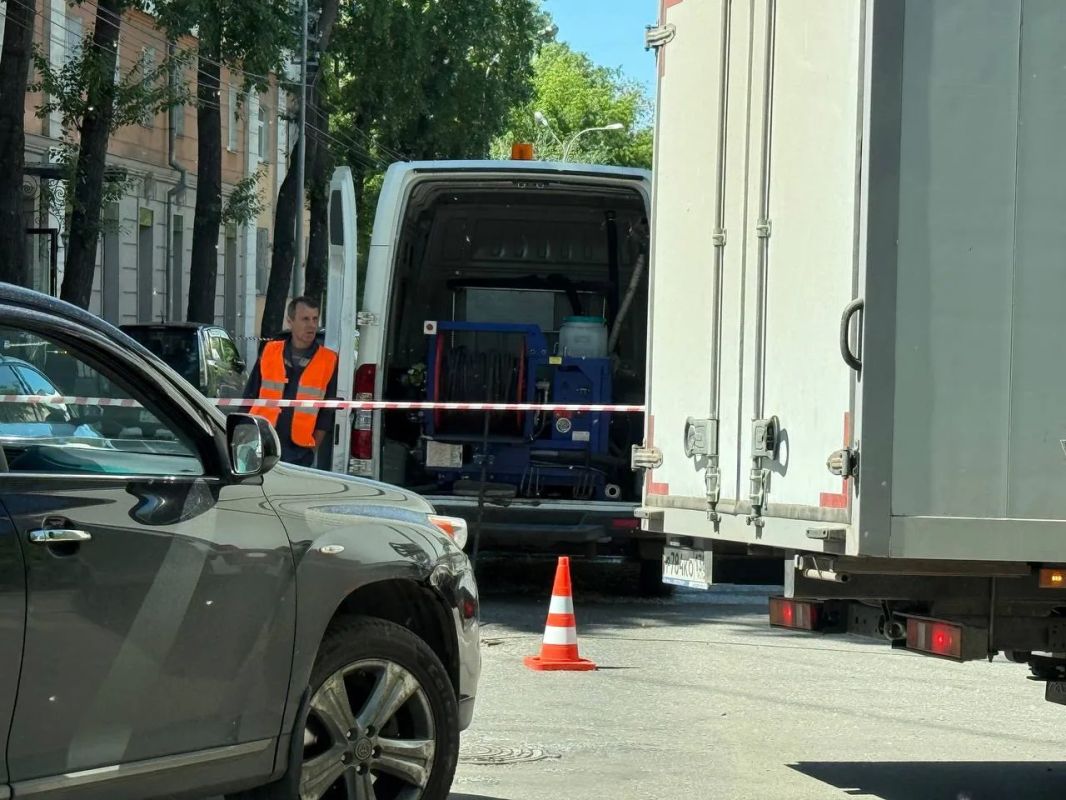 В Иркутске из-за аварии на водопроводе закрыли участок улицы 5-й Армии В Иркутске из-за аварии на водопроводе закрыли участок улицы 5-й Армии
