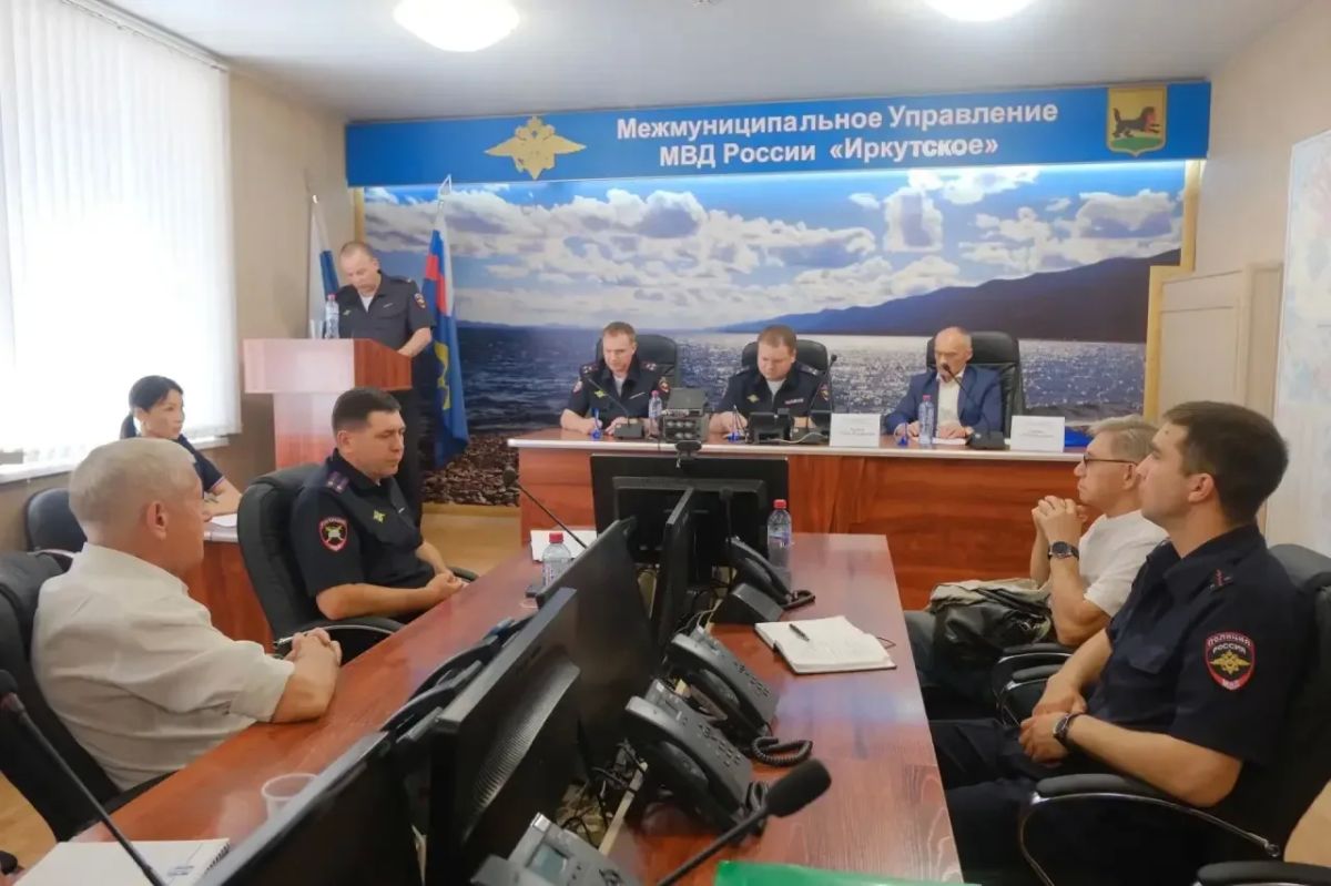В Иркутске члены общественного совета и полицейские обсудили вопросы безопасности детей на дорогах и проблемы борьбы с наркоманией В Иркутске члены общественного совета и полицейские обсудили вопросы безопасности детей на дорогах и проблемы борьбы с наркоманией
