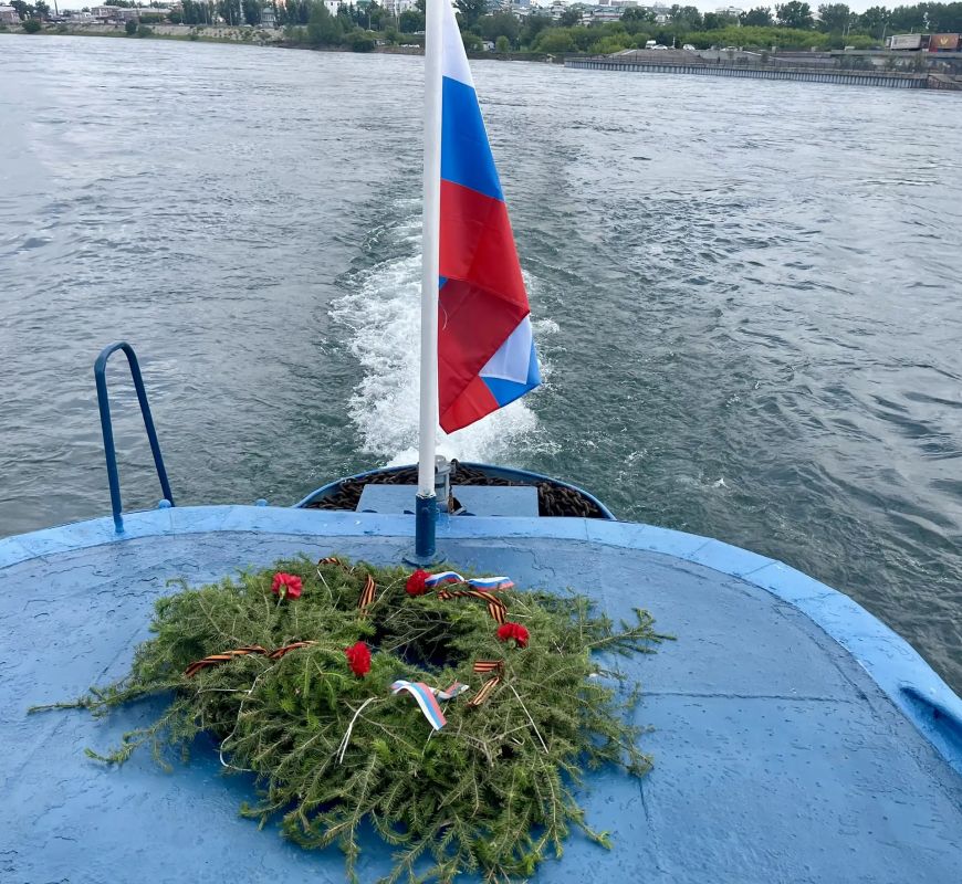 «Венок Памяти» спустили на воду реки Ангары в Иркутске в рамках патриотических мероприятий, посвященных Дню памяти и скорби «Венок Памяти» спустили на воду реки Ангары в Иркутске в рамках патриотических мероприятий, посвященных Дню памяти и скорби