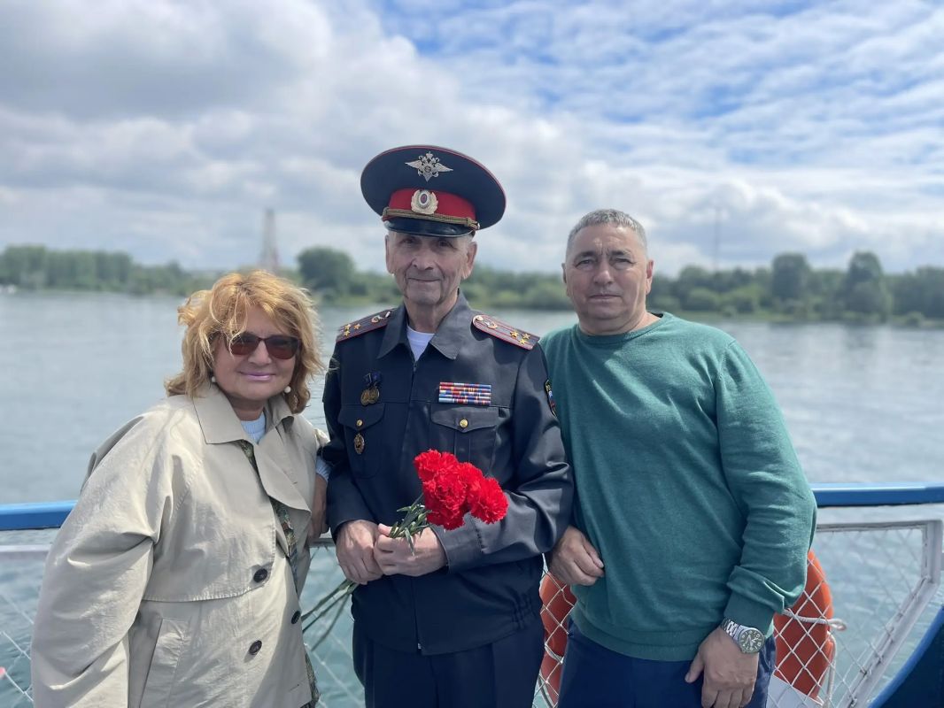 «Венок Памяти» спустили на воду реки Ангары в Иркутске в рамках патриотических мероприятий, посвященных Дню памяти и скорби «Венок Памяти» спустили на воду реки Ангары в Иркутске в рамках патриотических мероприятий, посвященных Дню памяти и скорби