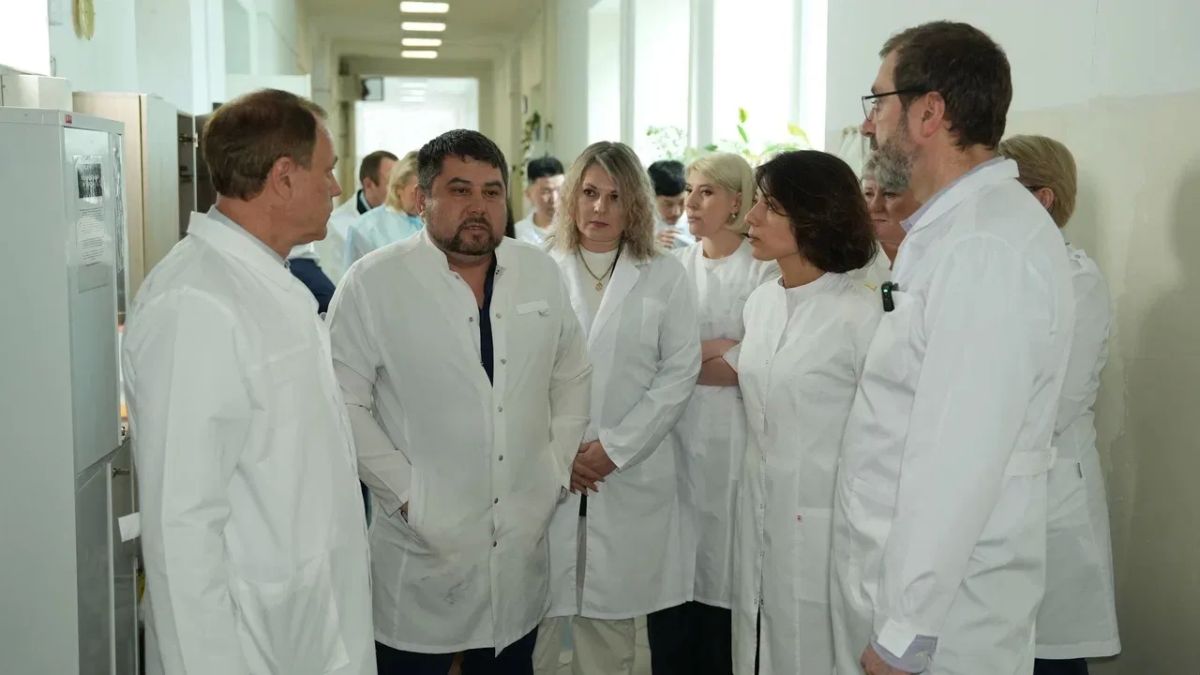 Александр Ведерников оценил текущее состояние кадрового обеспечения и техоснащения Черемховской городской больницы Александр Ведерников оценил текущее состояние кадрового обеспечения и техоснащения Черемховской городской больницы