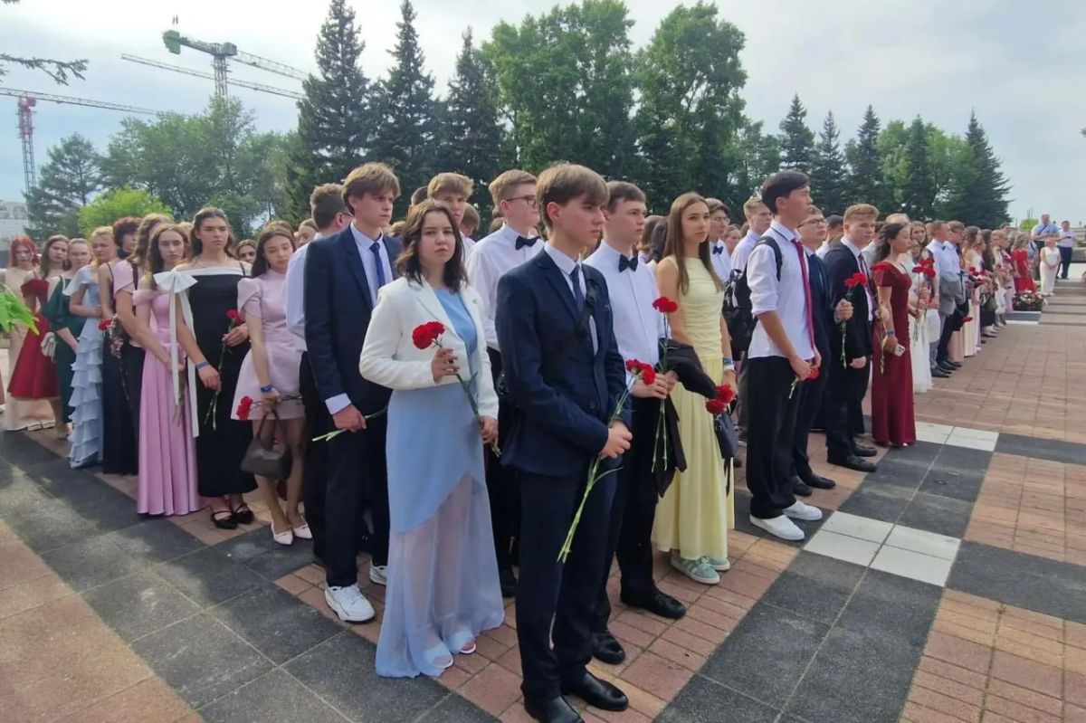 Более 800 выпускников Приангарья получили региональные почетные знаки Более 800 выпускников Приангарья получили региональные почетные знаки