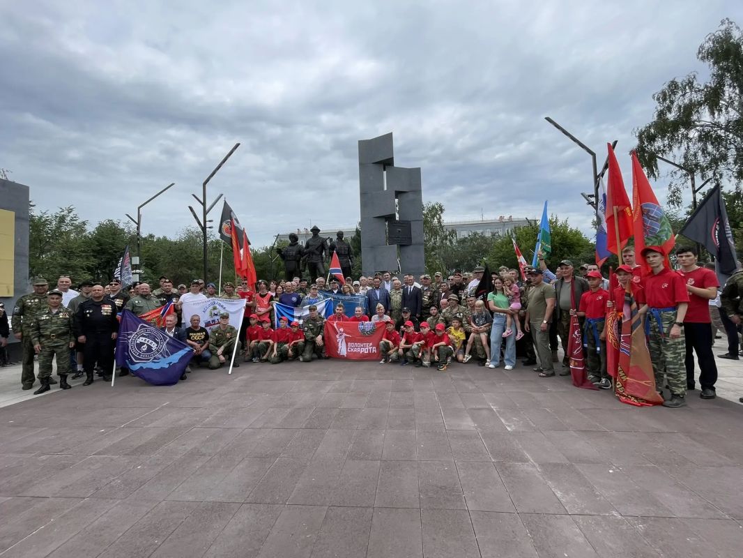 В Иркутске ветераны транспортной полиции Прибайкалья приняли участие в митинге в честь Дня ветеранов боевых действий В Иркутске ветераны транспортной полиции Прибайкалья приняли участие в митинге в честь Дня ветеранов боевых действий