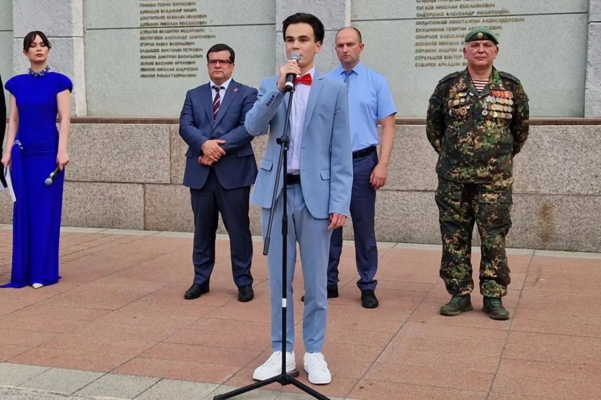 Более 800 выпускников Приангарья получили региональные почетные знаки Более 800 выпускников Приангарья получили региональные почетные знаки