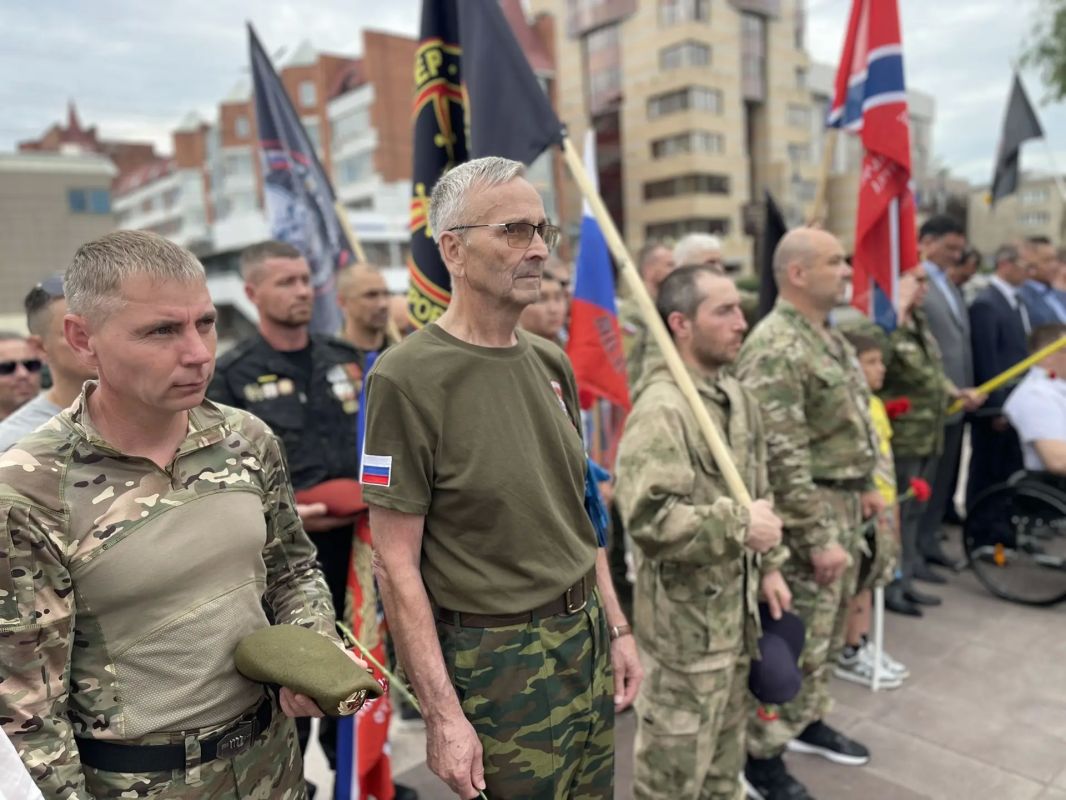 В Иркутске ветераны транспортной полиции Прибайкалья приняли участие в митинге в честь Дня ветеранов боевых действий В Иркутске ветераны транспортной полиции Прибайкалья приняли участие в митинге в честь Дня ветеранов боевых действий