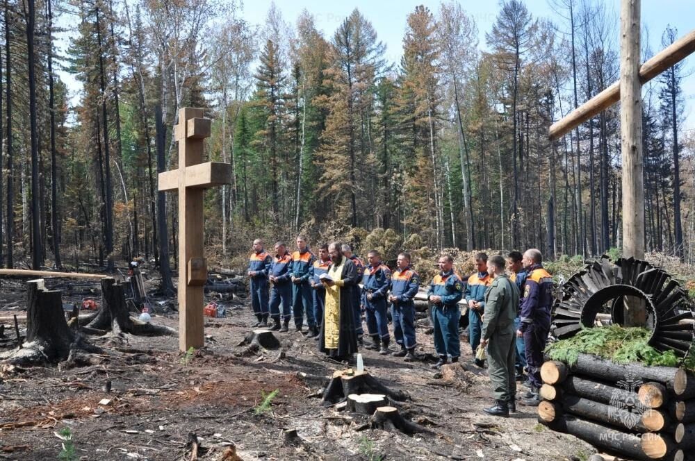Память экипажа самолёта Ил-76, погибшего в Качугском районе при ликвидации крупного лесного пожара в 2016 году, почтили сотрудники МЧС России Память экипажа самолёта Ил-76, погибшего в Качугском районе при ликвидации крупного лесного пожара в 2016 году, почтили сотрудники МЧС России