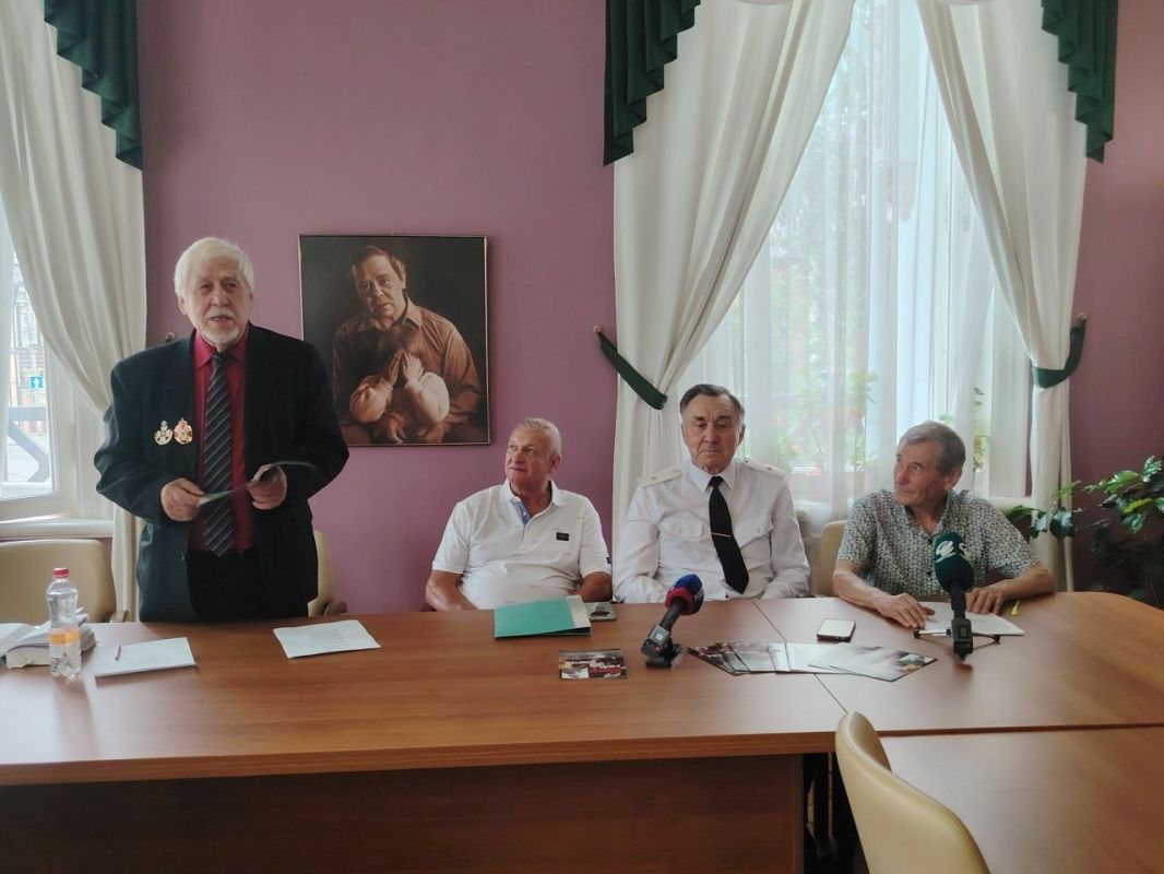 Презентация буклета памяти фронтовика, спортивного радиокомментатора Льва Петровича Перминова состоялась в Доме литераторов в Иркутске Презентация буклета памяти фронтовика, спортивного радиокомментатора Льва Петровича Перминова состоялась в Доме литераторов в Иркутске
