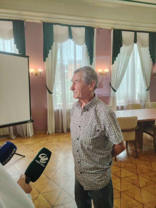 Презентация буклета памяти фронтовика, спортивного радиокомментатора Льва Петровича Перминова состоялась в Доме литераторов в Иркутске Презентация буклета памяти фронтовика, спортивного радиокомментатора Льва Петровича Перминова состоялась в Доме литераторов в Иркутске