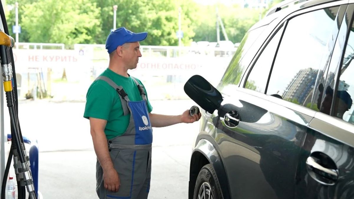 Распределить потоки автомобилей, организовать заправку для льготных категорий граждан при наличии у них подтверждающих документов
