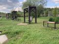В парке семейного отдыха в микрорайоне Солнечном установили четыре новые скамейки