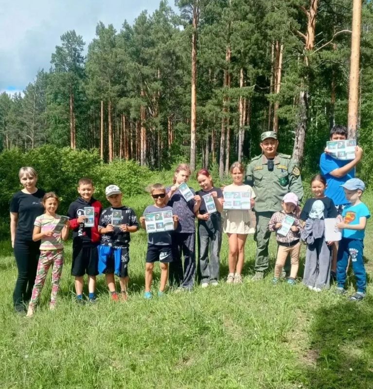 Старший государственный инспектор отдела охраны животного мира по южной территории Олег Абашеев принял участие в важном и добром мероприятии в Иванической сельской библиотеке МБУК «МЦБ им. А.В. Вампилова» Старший государственный инспектор отдела охраны животного мира по южной территории Олег Абашеев принял участие в важном и добром мероприятии в Иванической сельской библиотеке МБУК «МЦБ им. А.В. Вампилова»
