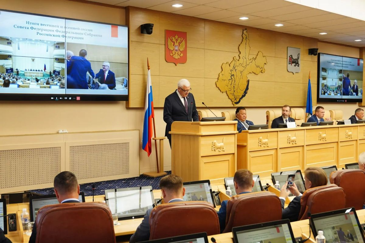 На 40-й сессии Заксобрания депутаты рассмотрели ежегодные доклады о состоянии местного самоуправления, защите прав предпринимателей и работе сенатора Совета Федерации На 40-й сессии Заксобрания депутаты рассмотрели ежегодные доклады о состоянии местного самоуправления, защите прав предпринимателей и работе сенатора Совета Федерации