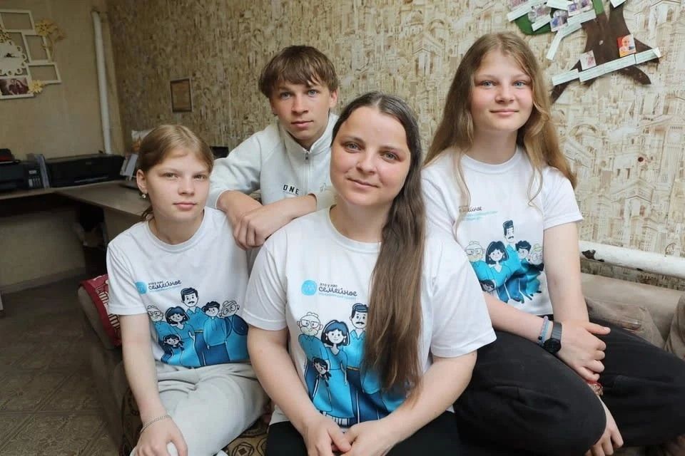Жители Приангарья Михаил и Дарья Поповы и их дети поборются за звание лучшей сельской семьи на конкурсе «Семья года» Жители Приангарья Михаил и Дарья Поповы и их дети поборются за звание лучшей сельской семьи на конкурсе «Семья года»