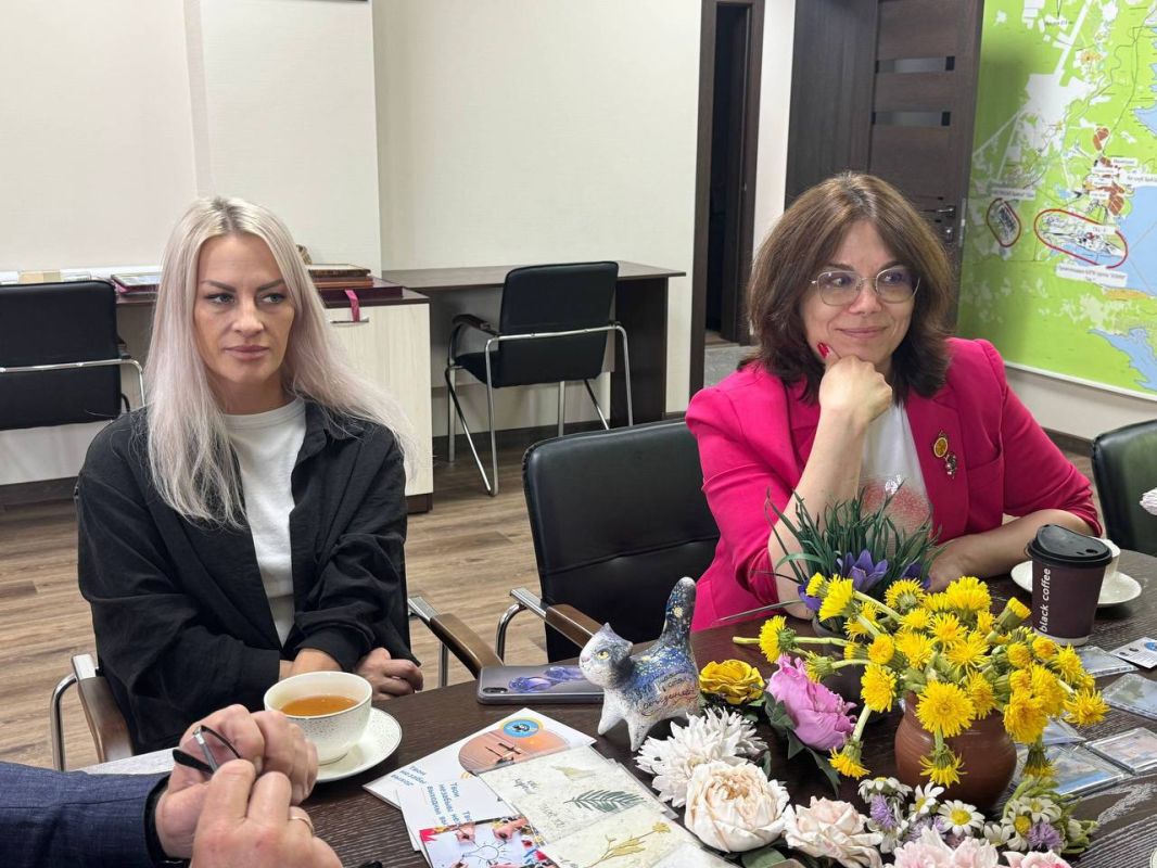 Предприниматель из Железногорска-Илимского Полина Турлякова представила депутатам ЗС Татьяне Молостовой и Евгению Зенкину проект цикла экскурсий по северным территориям региона Предприниматель из Железногорска-Илимского Полина Турлякова представила депутатам ЗС Татьяне Молостовой и Евгению Зенкину проект цикла экскурсий по северным территориям региона