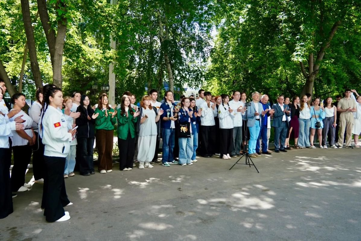 В медучреждениях Иркутска в составе отряда «Ангария» будут работать 100 студентов-медиков В медучреждениях Иркутска в составе отряда «Ангария» будут работать 100 студентов-медиков