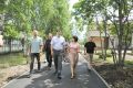 Привычный, казалось бы, жизненный цикл: как только дети уходят на летние каникулы, в их садах и школах появляются рабочие в спецодежде с инструментами и строительными материалами